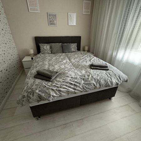 Maya Home Oradea Exterior photo